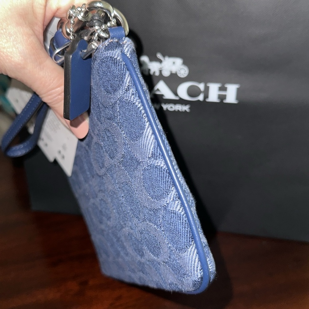 Coach Essential Wristlet in Signature Denim NWT - Picture 7 of 9
